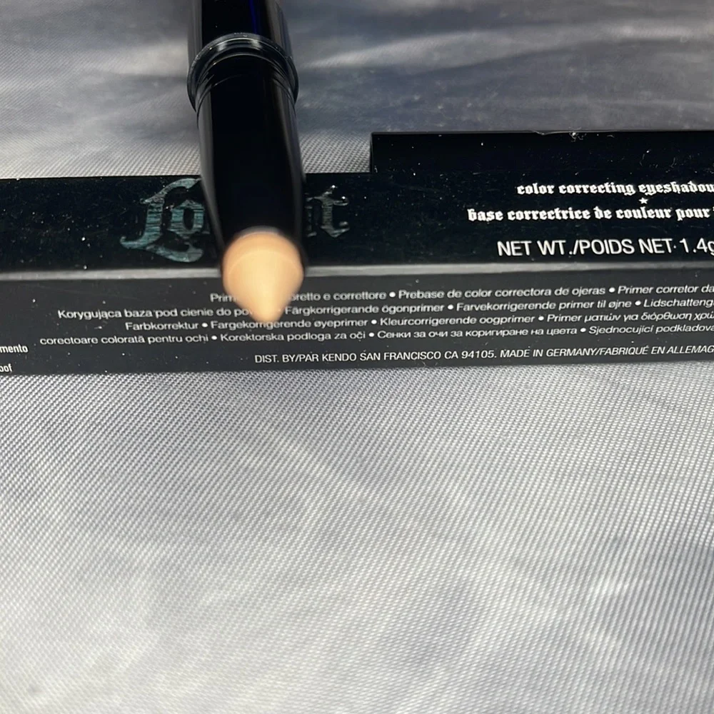KVD Light Lock-It Color Correcting Eyeshadow Primer